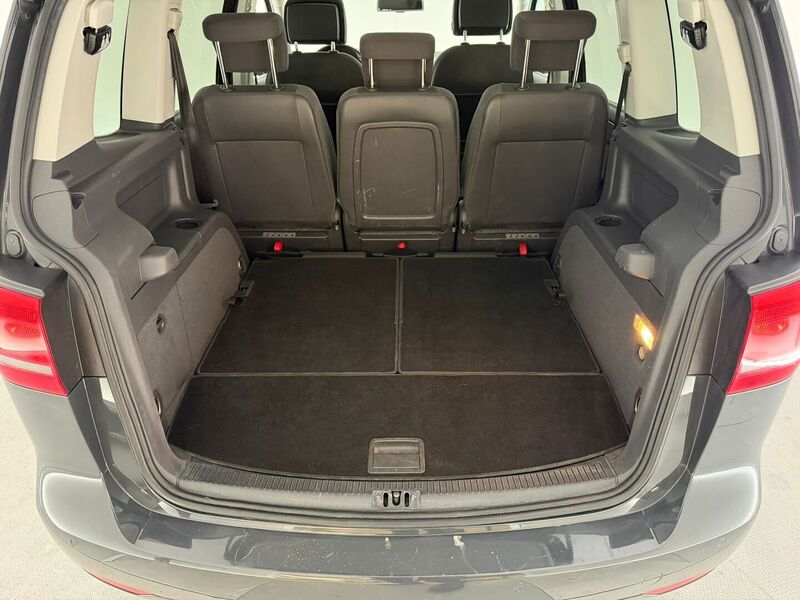 Volkswagen Touran vaihtoauto