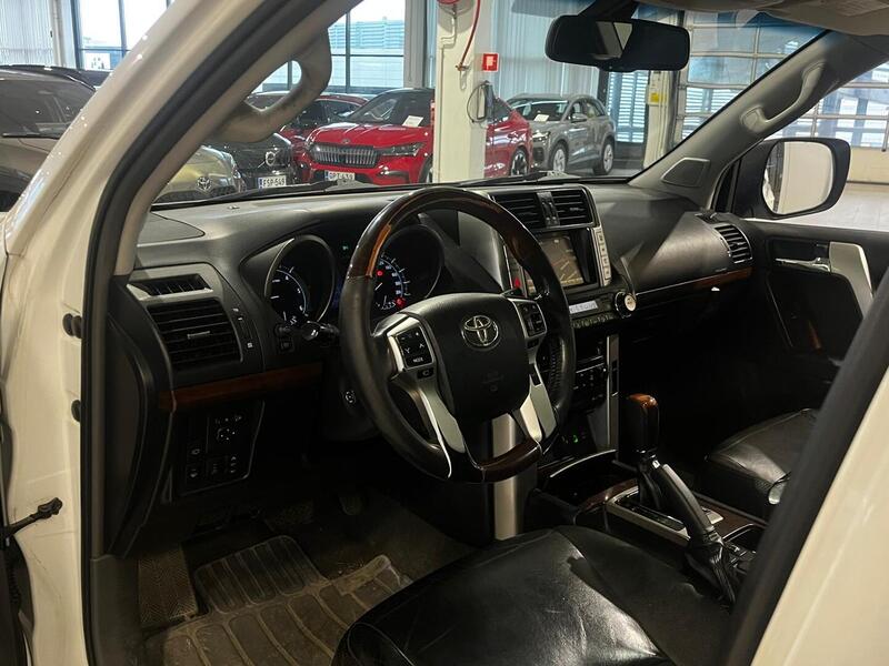 Toyota Land Cruiser vaihtoauto