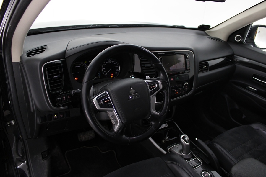 Mitsubishi Outlander PHEV vaihtoauto