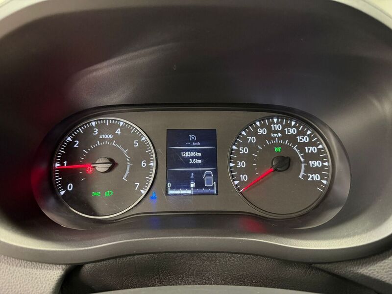 Nissan NV400 vaihtoauto