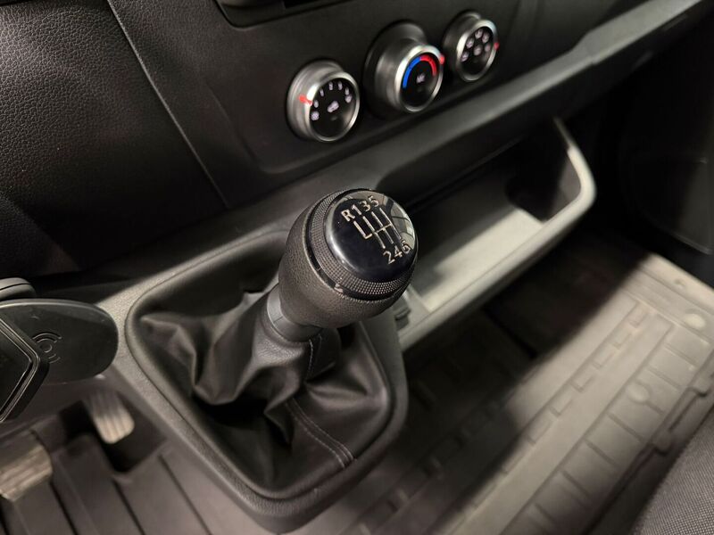 Nissan NV400 vaihtoauto