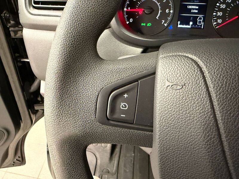 Nissan NV400 vaihtoauto