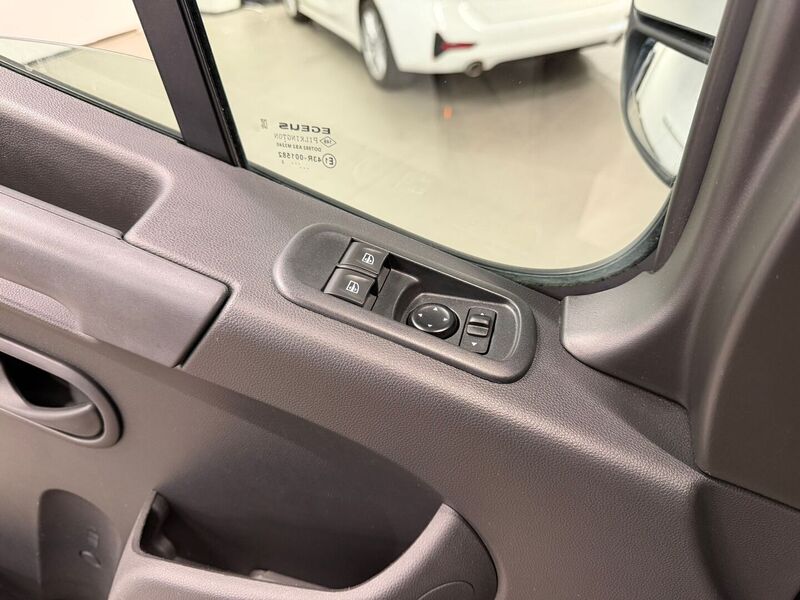 Nissan NV400 vaihtoauto