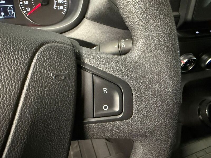 Nissan NV400 vaihtoauto