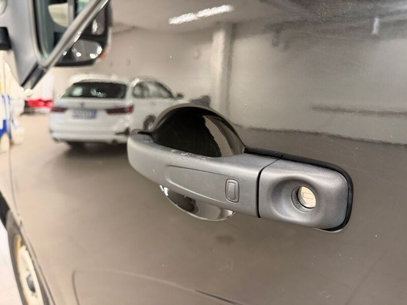 Nissan NV400 vaihtoauto