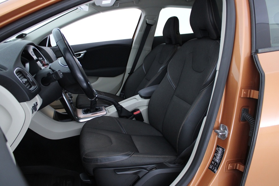 Volvo V40 Cross Country vaihtoauto