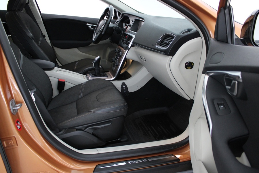 Volvo V40 Cross Country vaihtoauto