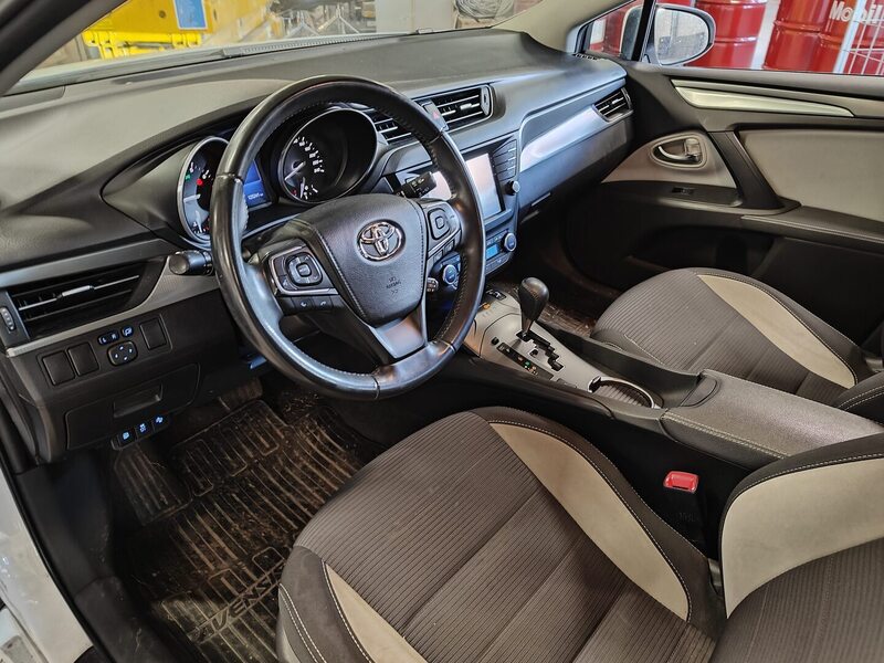 Toyota Avensis vaihtoauto