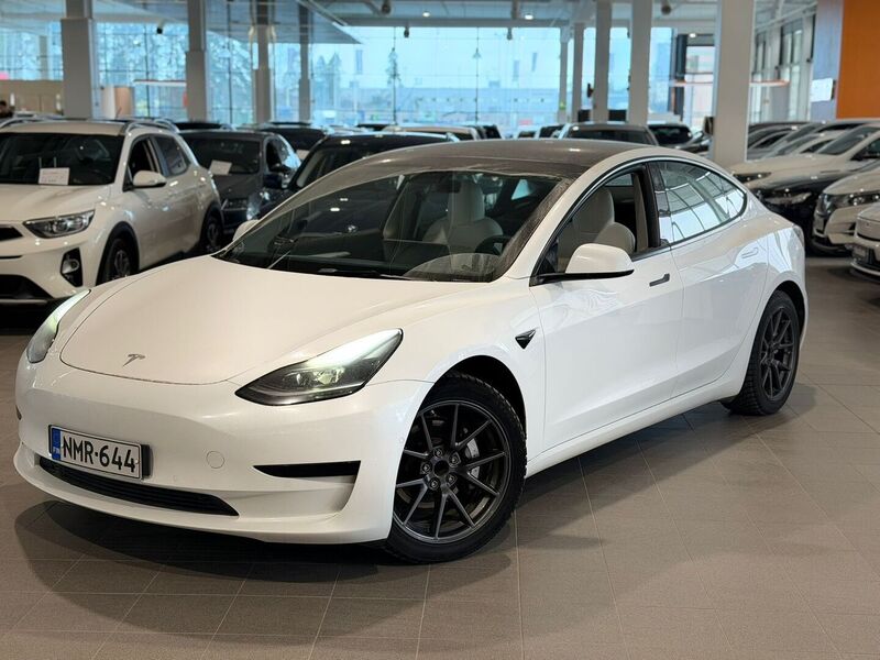 Tesla Model 3 vaihtoauto