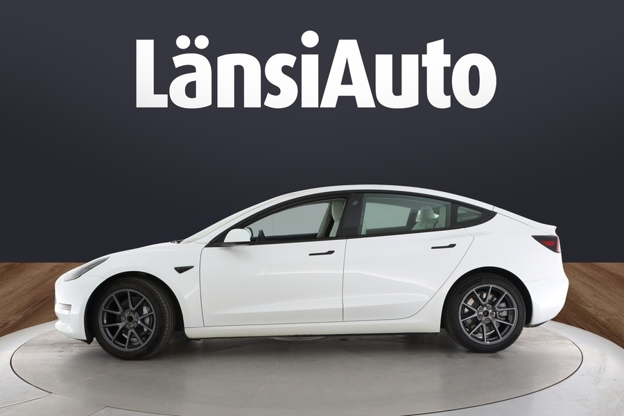 Tesla Model 3 vaihtoauto