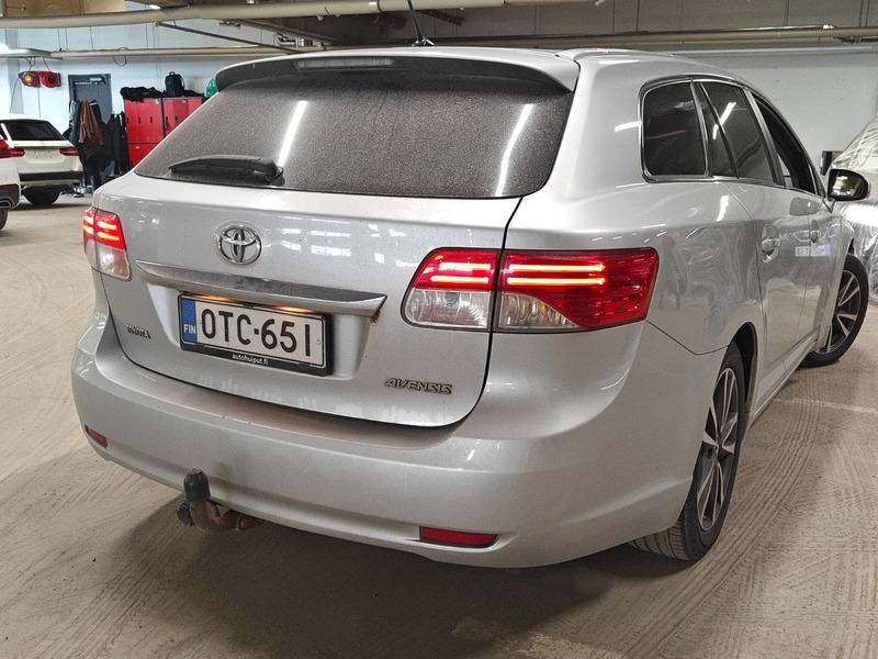 Toyota Avensis vaihtoauto