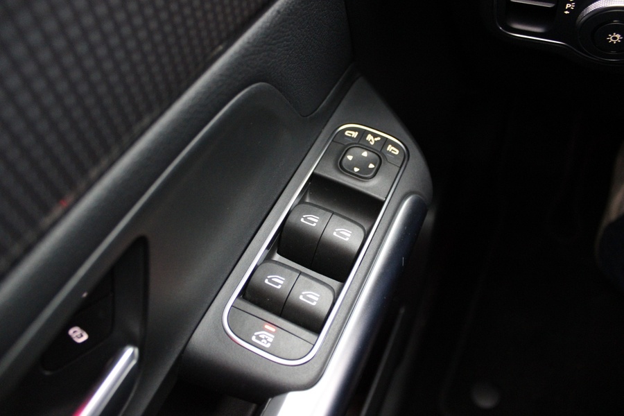 Mercedes-Benz EQA vaihtoauto