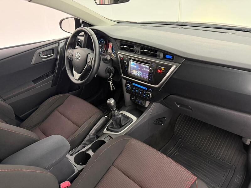 Toyota Auris vaihtoauto