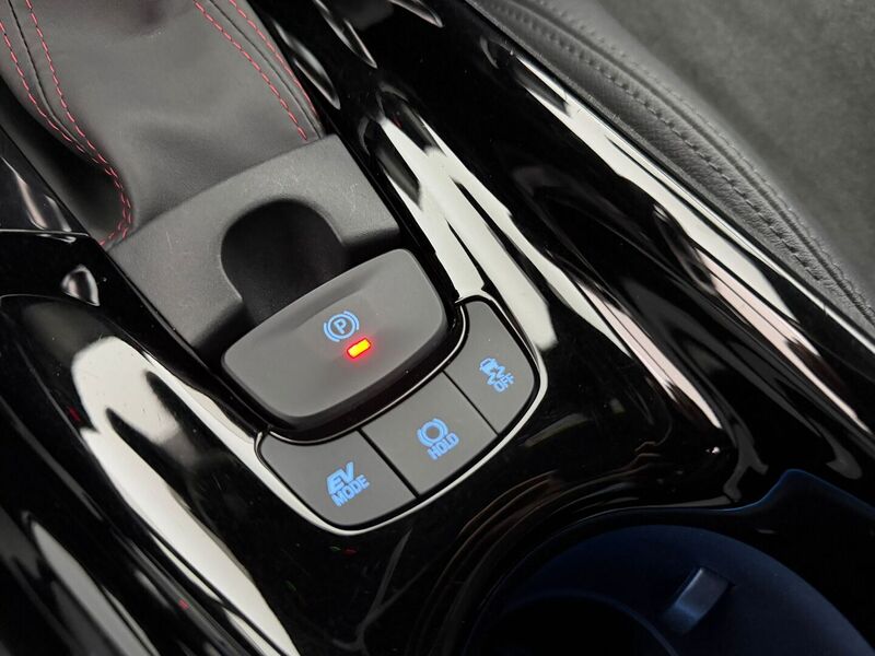 Toyota C-HR vaihtoauto