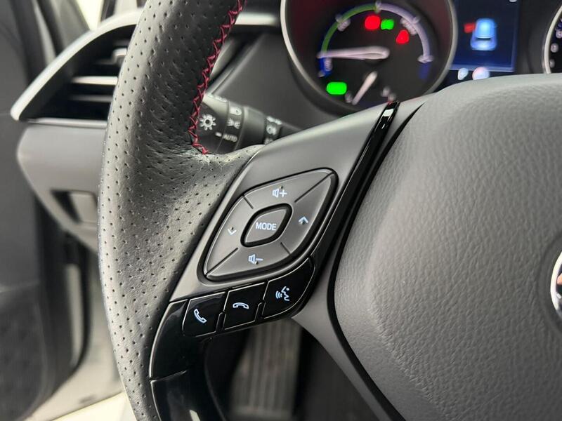 Toyota C-HR vaihtoauto