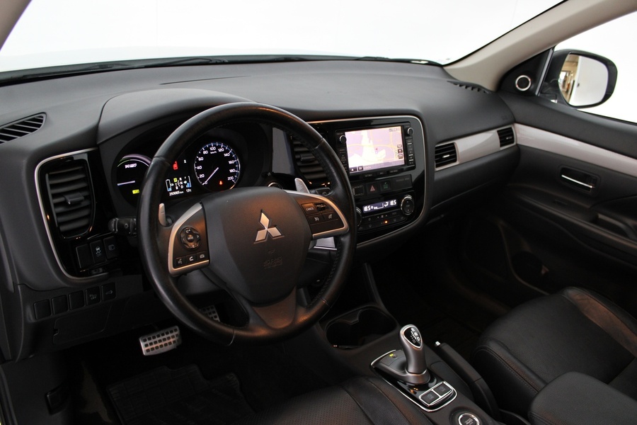 Mitsubishi Outlander PHEV vaihtoauto