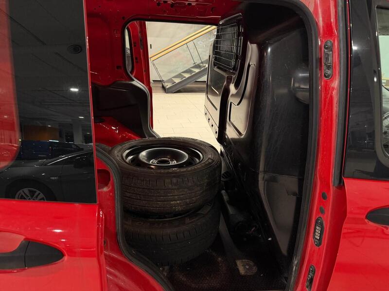 Ford Transit Courier vaihtoauto