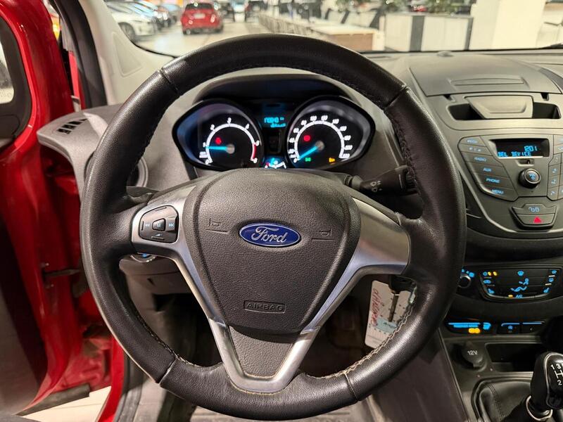 Ford Transit Courier vaihtoauto