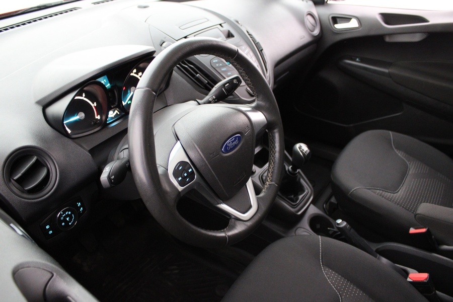 Ford Transit Courier vaihtoauto