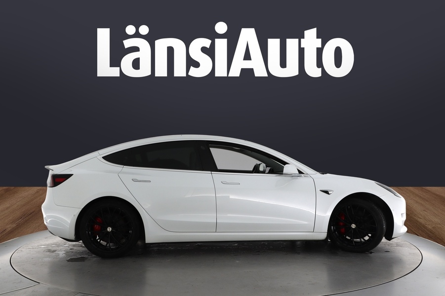 Tesla Model 3 vaihtoauto