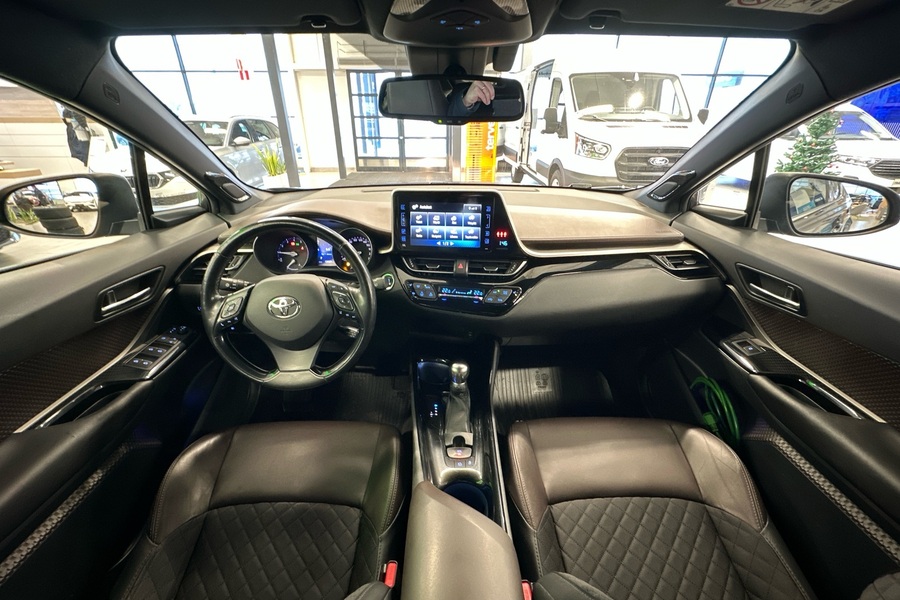 Toyota C-HR vaihtoauto