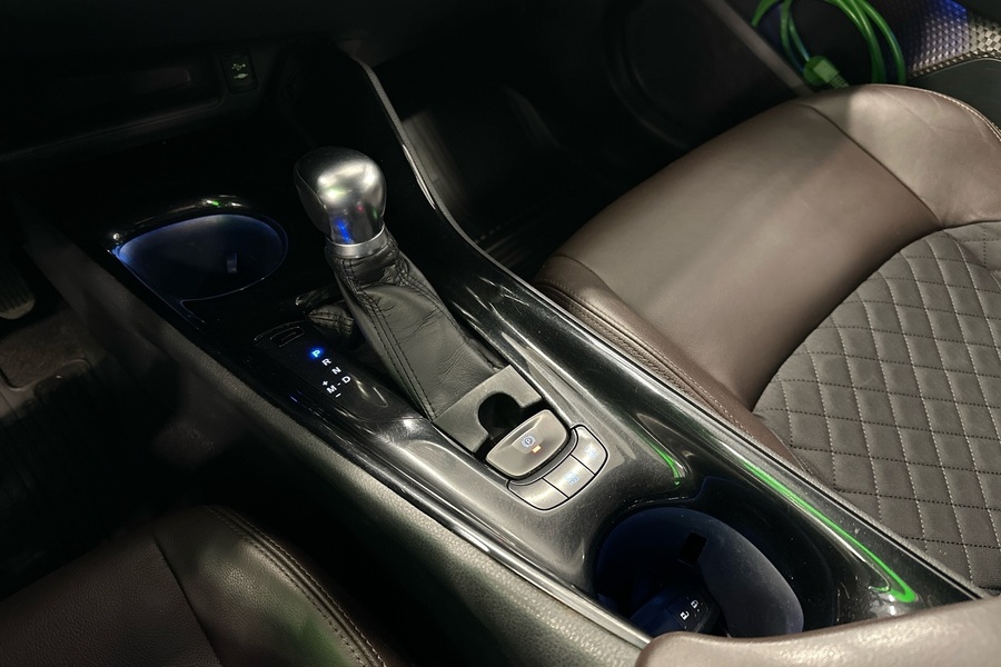 Toyota C-HR vaihtoauto