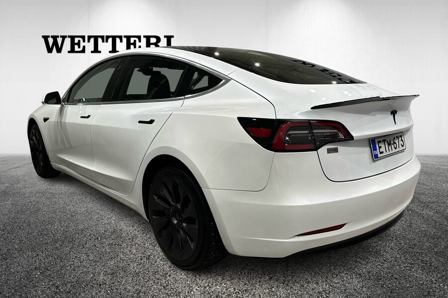 Tesla Model 3 vaihtoauto