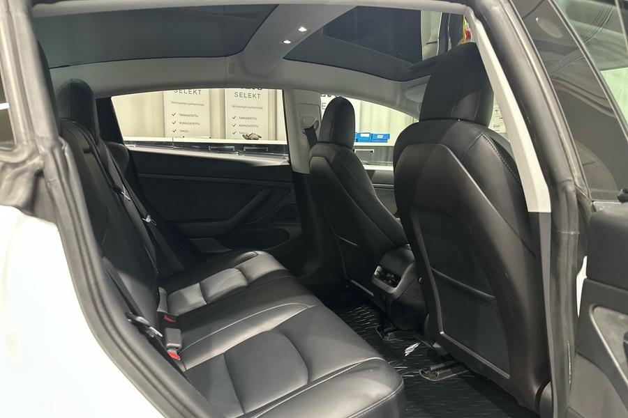 Tesla Model 3 vaihtoauto