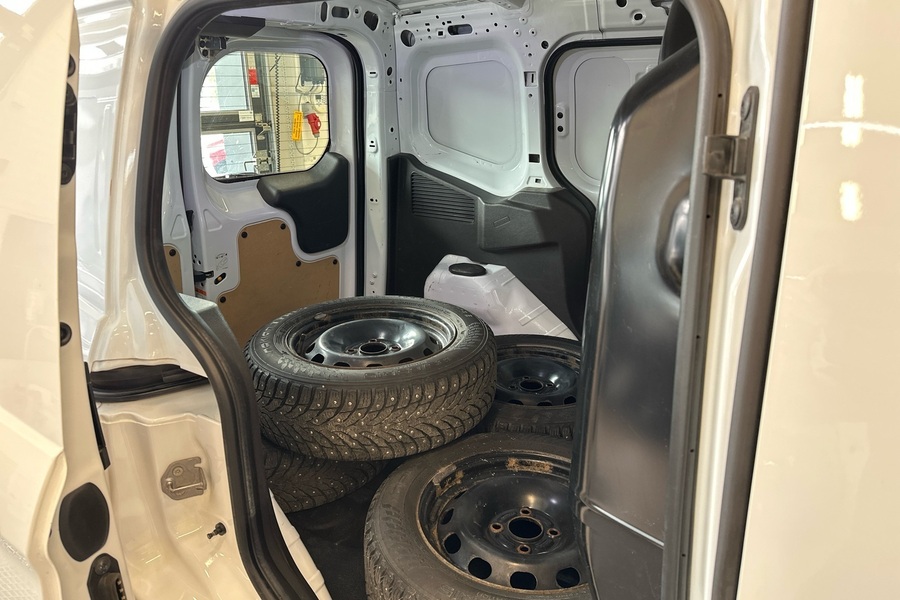 Ford Transit Courier vaihtoauto