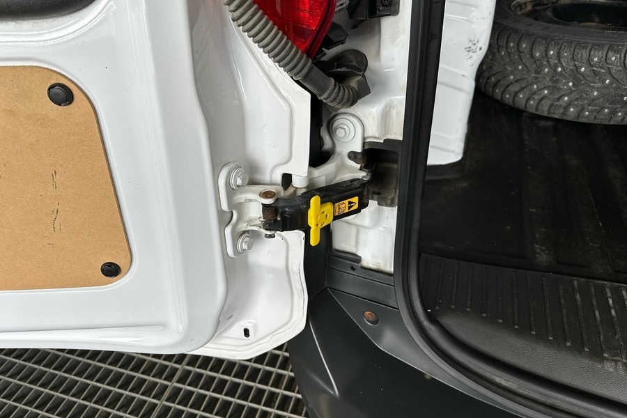 Ford Transit Courier vaihtoauto