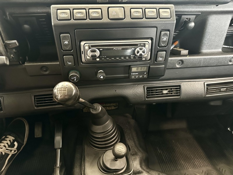 Land Rover Defender vaihtoauto