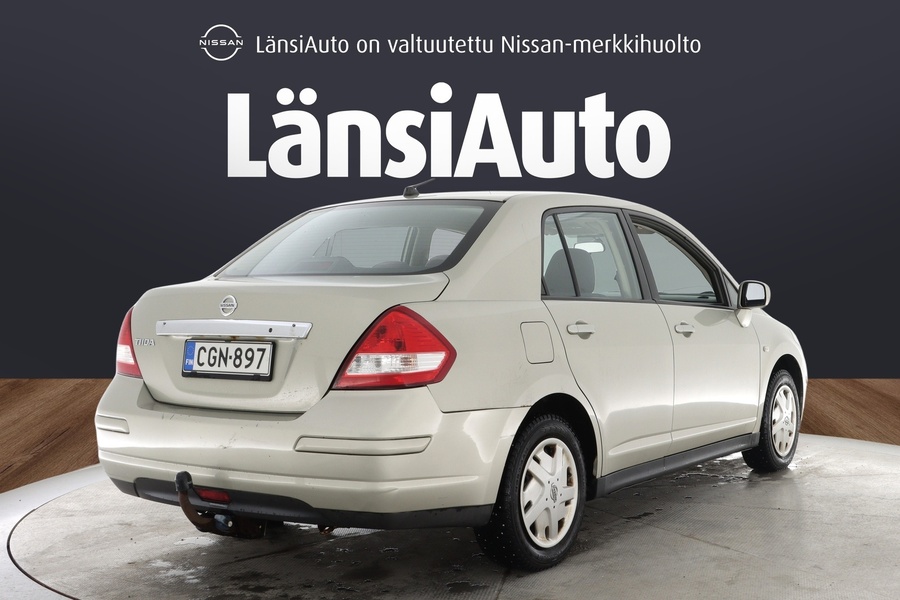 Nissan Tiida vaihtoauto