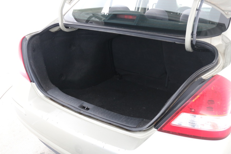 Nissan Tiida vaihtoauto