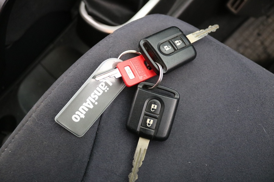 Nissan Tiida vaihtoauto