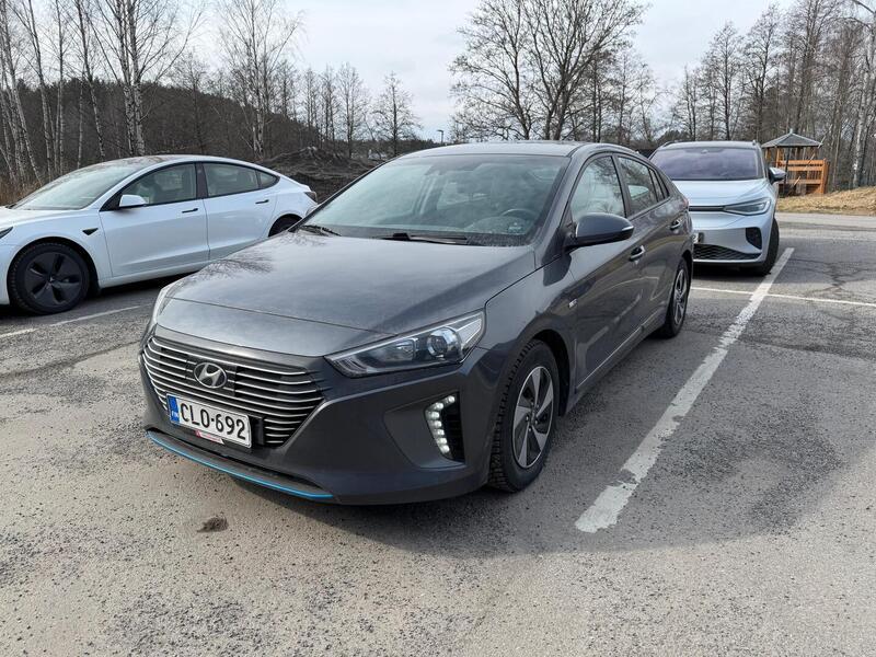 Hyundai IONIQ hybrid vaihtoauto
