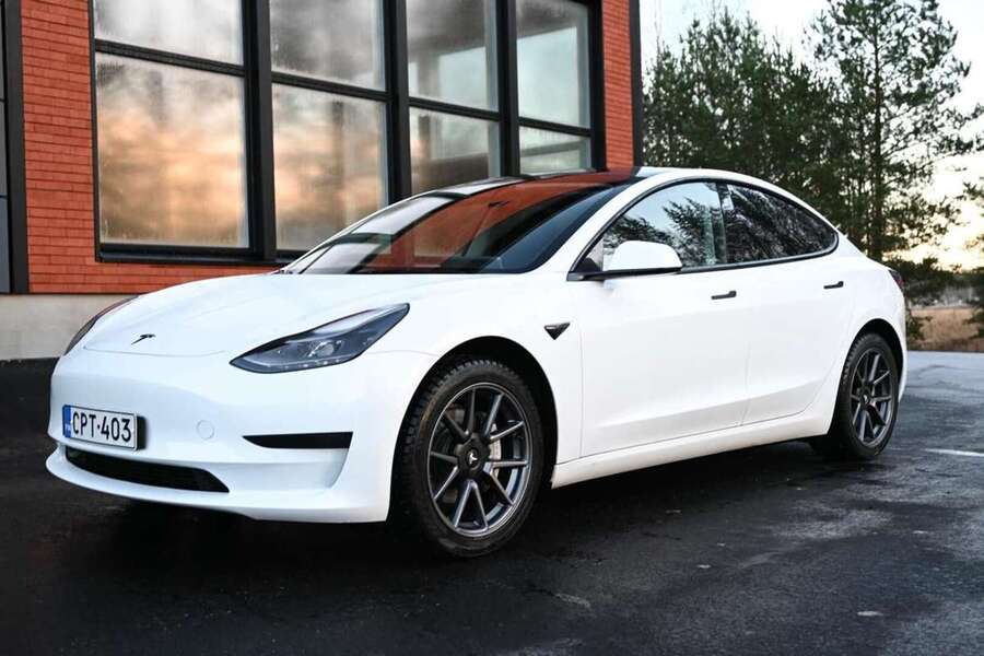 Tesla Model 3 vaihtoauto