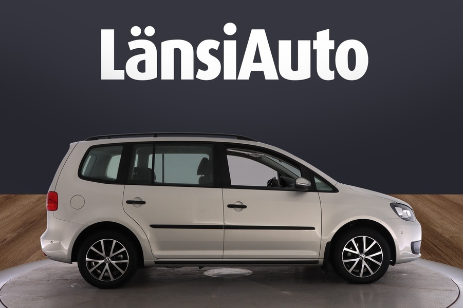 Volkswagen Touran vaihtoauto