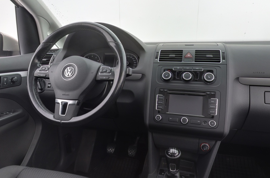 Volkswagen Touran vaihtoauto