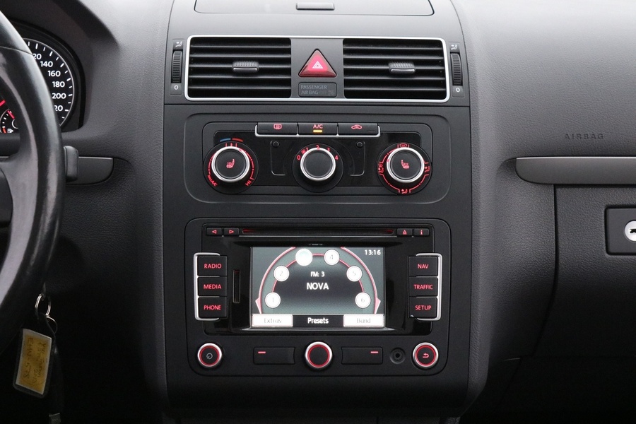 Volkswagen Touran vaihtoauto