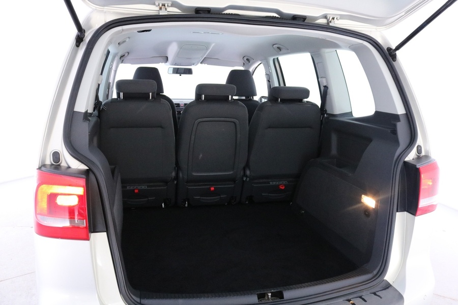 Volkswagen Touran vaihtoauto