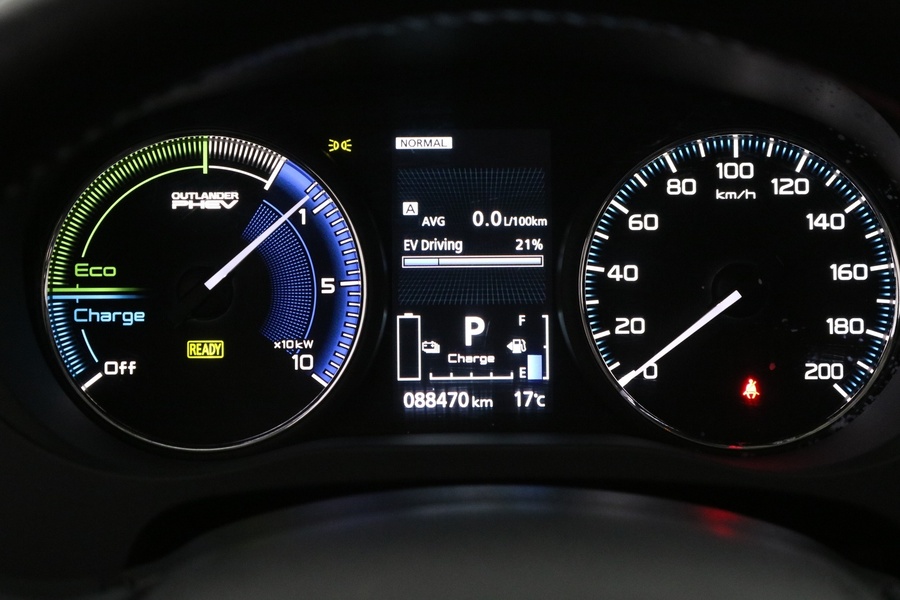 Mitsubishi Outlander PHEV vaihtoauto