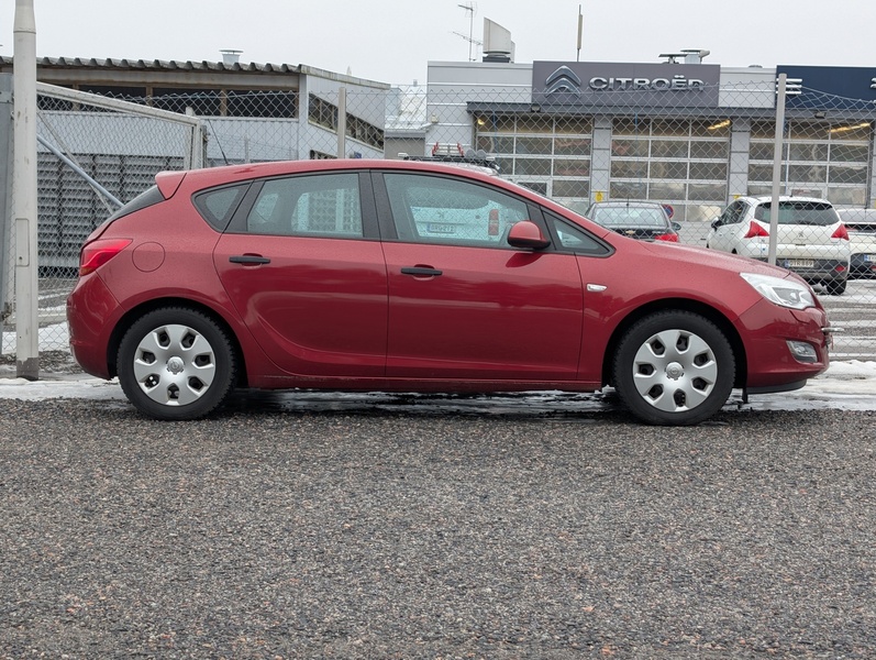 Opel Astra vaihtoauto