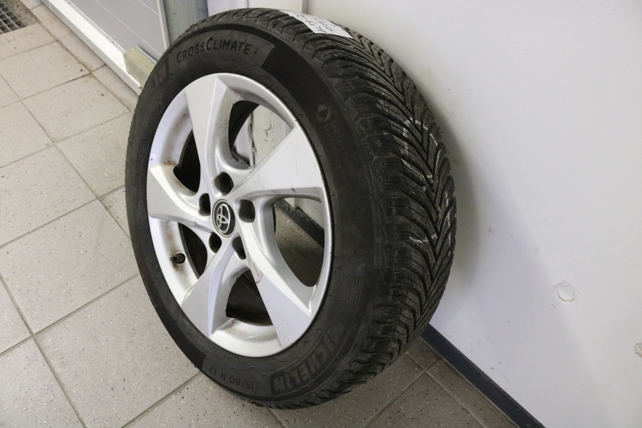 Toyota C-HR vaihtoauto