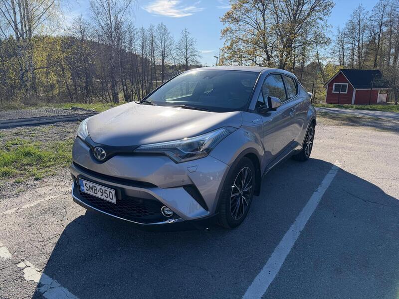 Toyota C-HR vaihtoauto