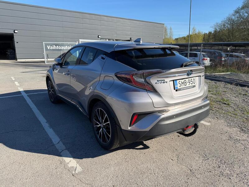 Toyota C-HR vaihtoauto