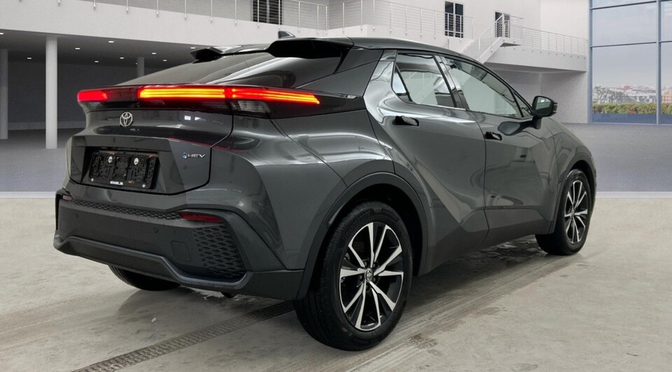 Toyota C-HR vaihtoauto