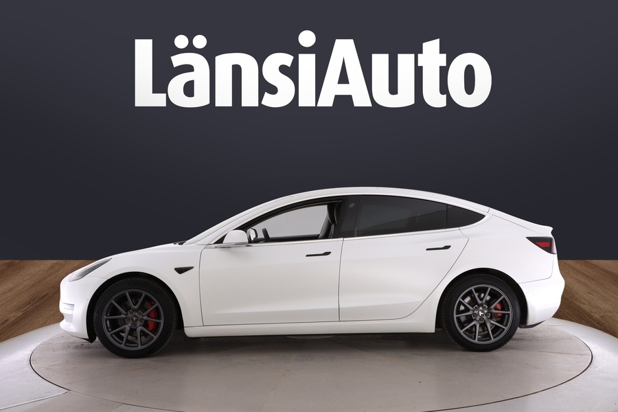 Tesla Model 3 vaihtoauto