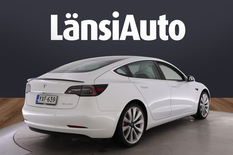 Tesla Model 3 vaihtoauto