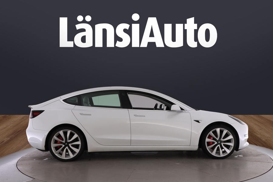 Tesla Model 3 vaihtoauto