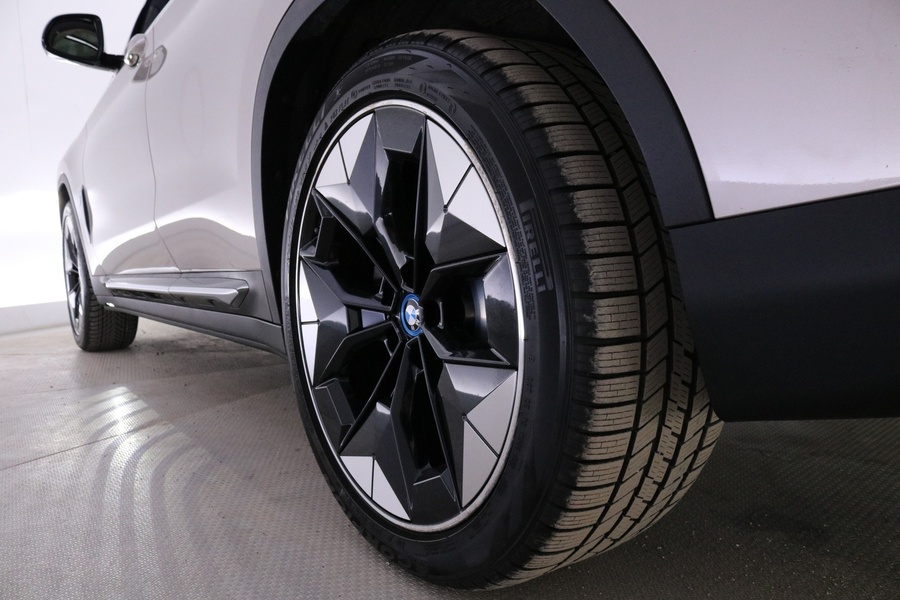 BMW iX3 vaihtoauto